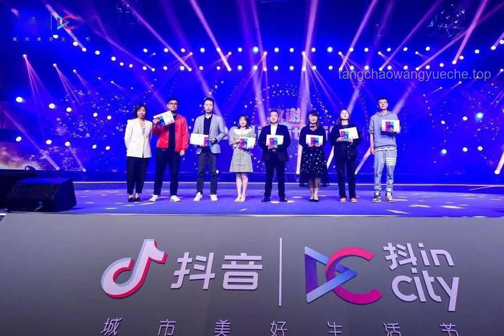 抖音毕业歌会：大学生放心趴上的创新盛宴，跨界融合新探索